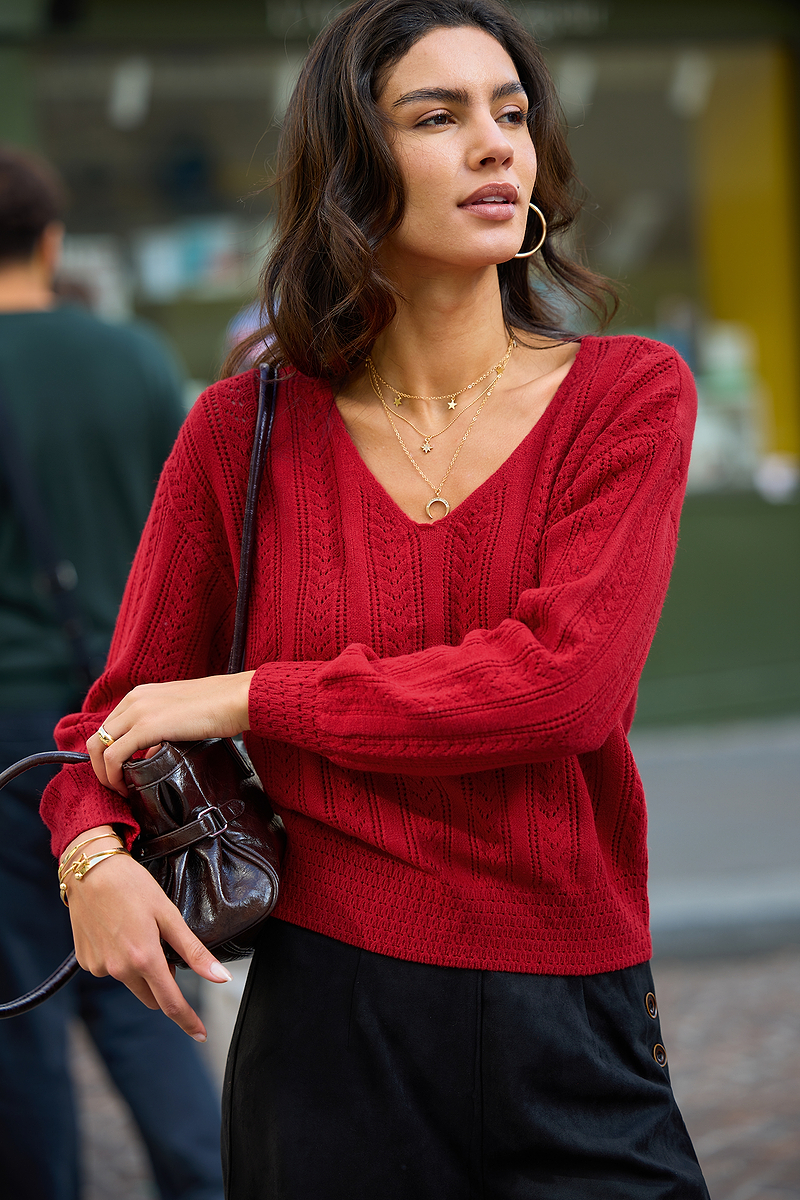 Roter V-Ausschnitt Langarmpullover