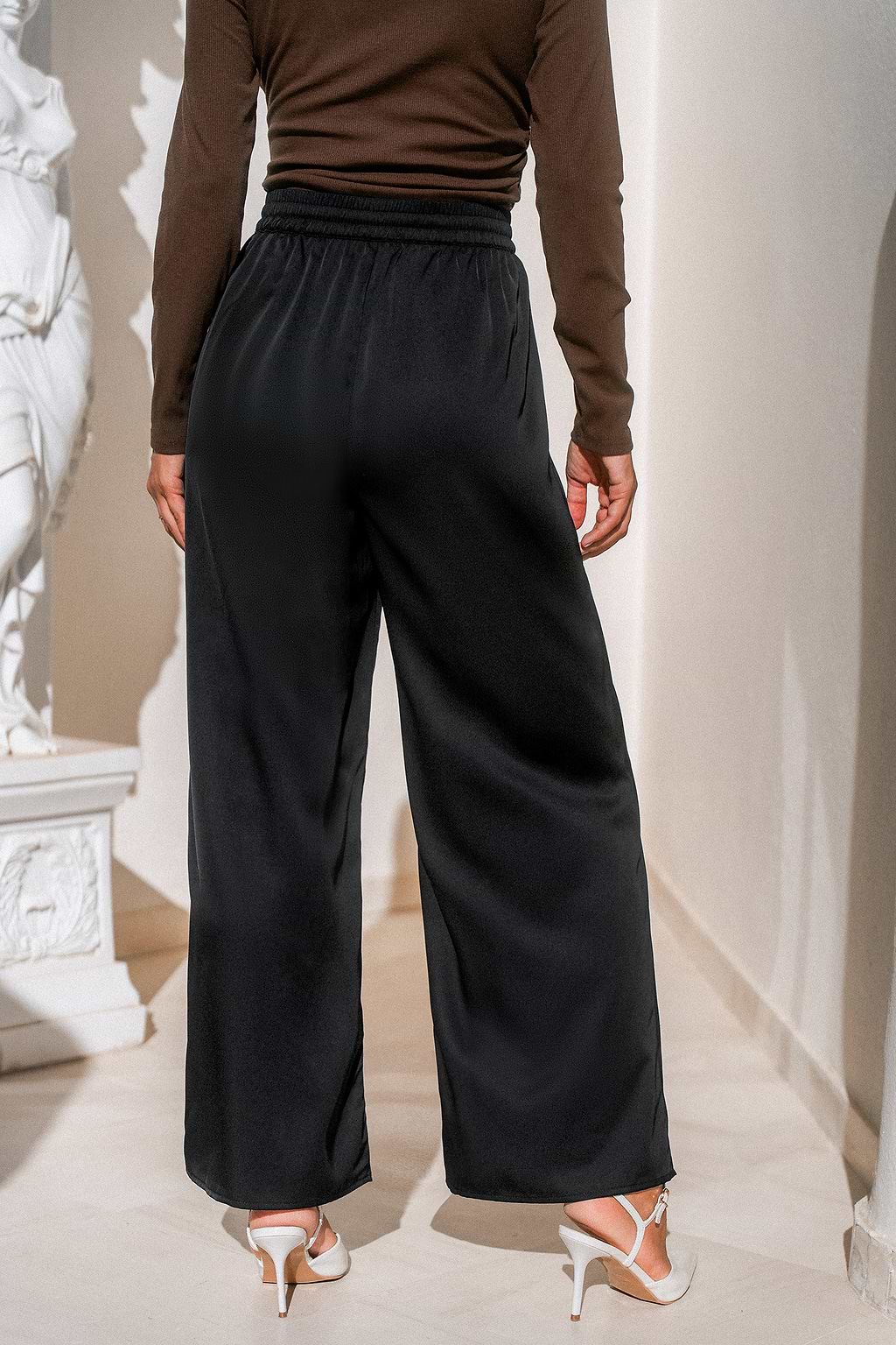 Pantalon noir tissé à taille élastiquée et jambe large