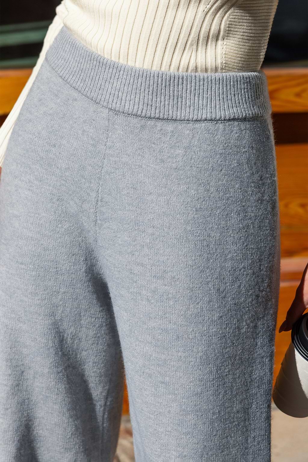 Pantalon gris en tricot à jambe lâche