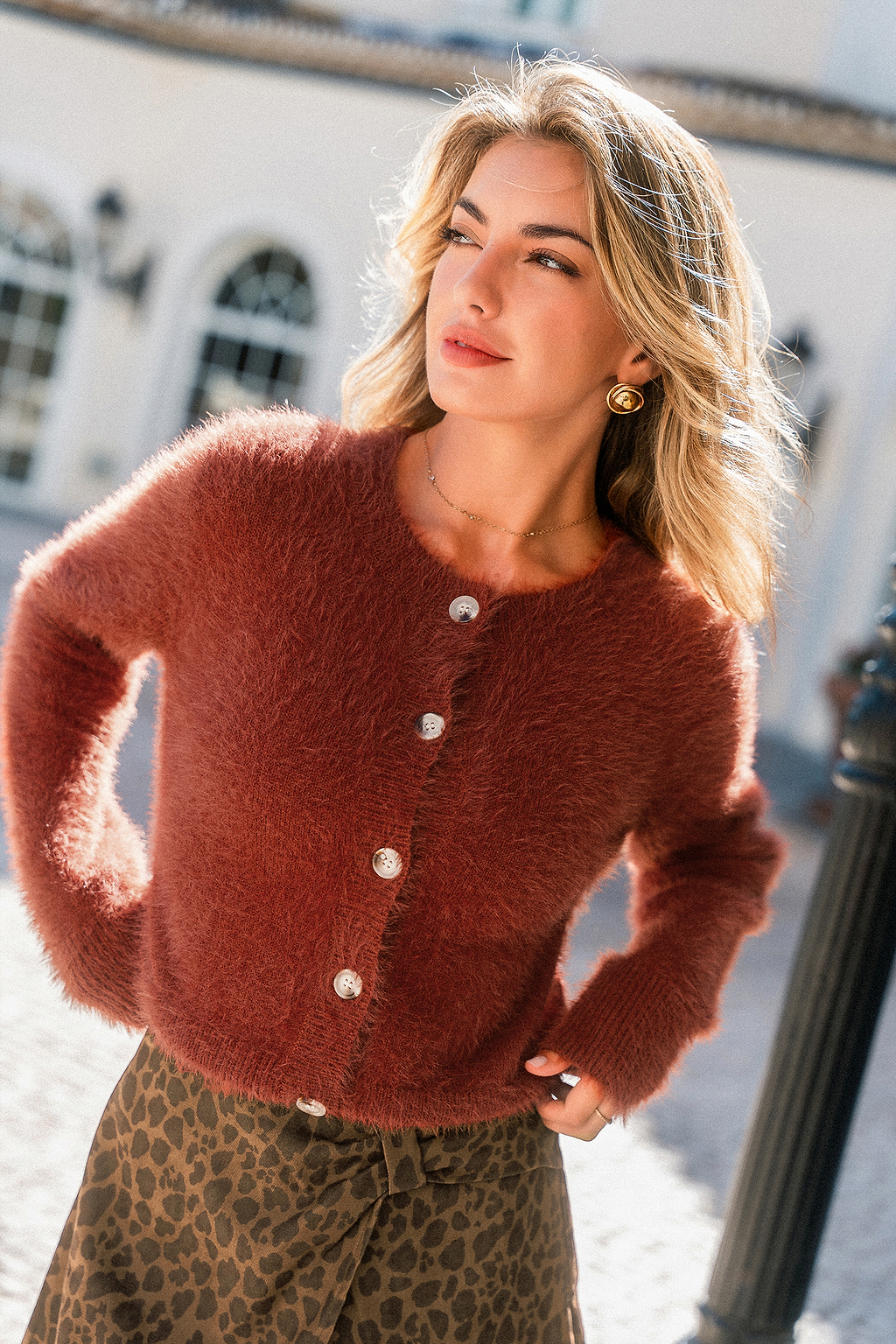 Cardigan court bordeaux en tricot à col rond