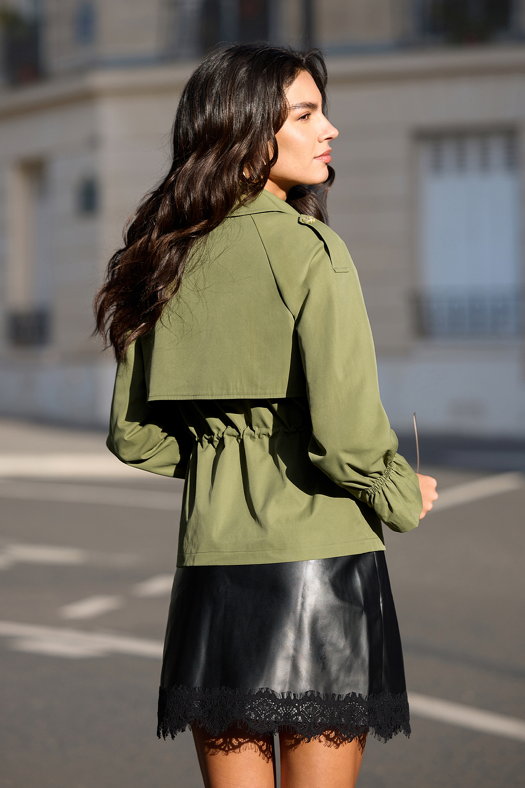 Trench vert à col chemise et cordon