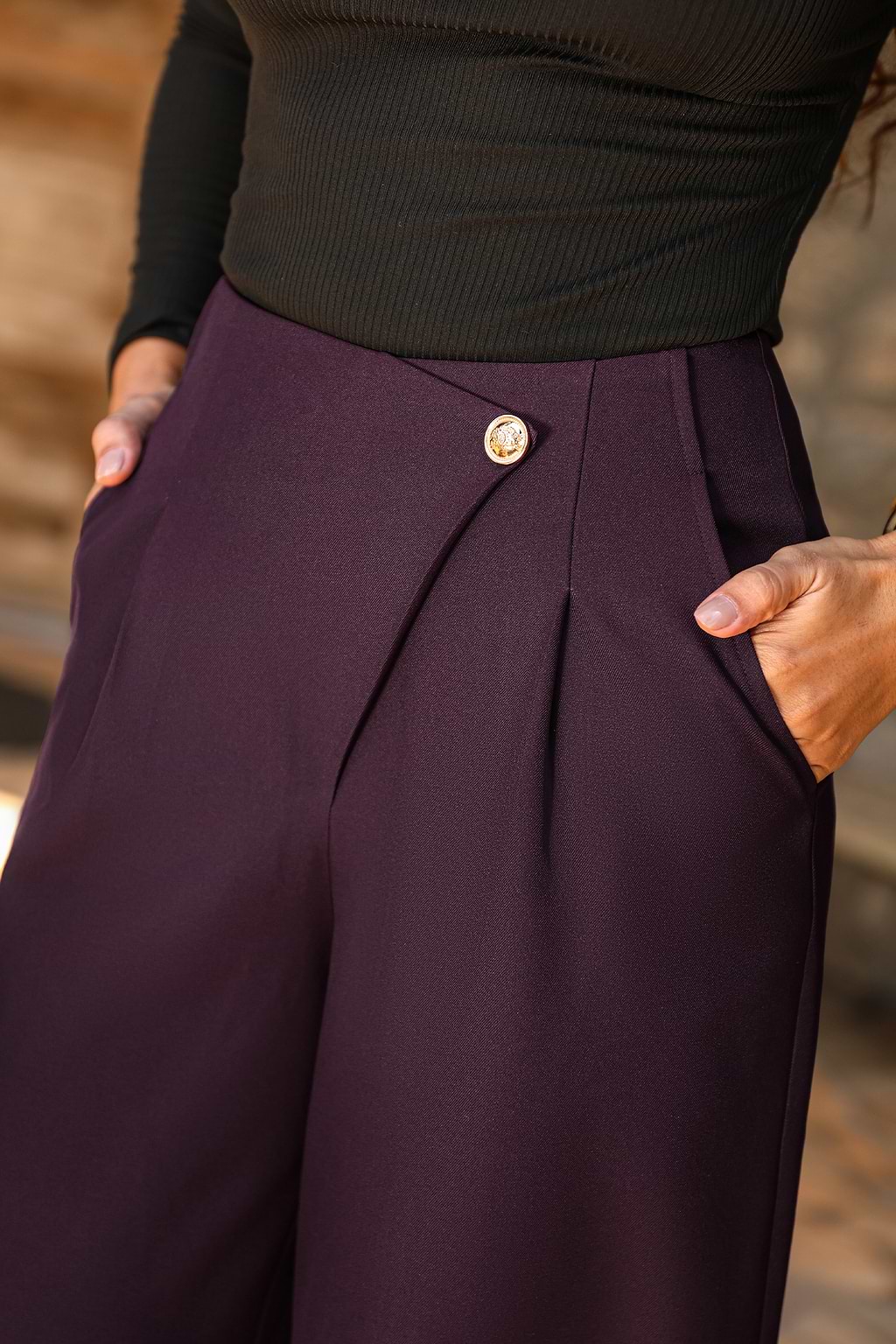 Pantalon violet plissé à jambe droite