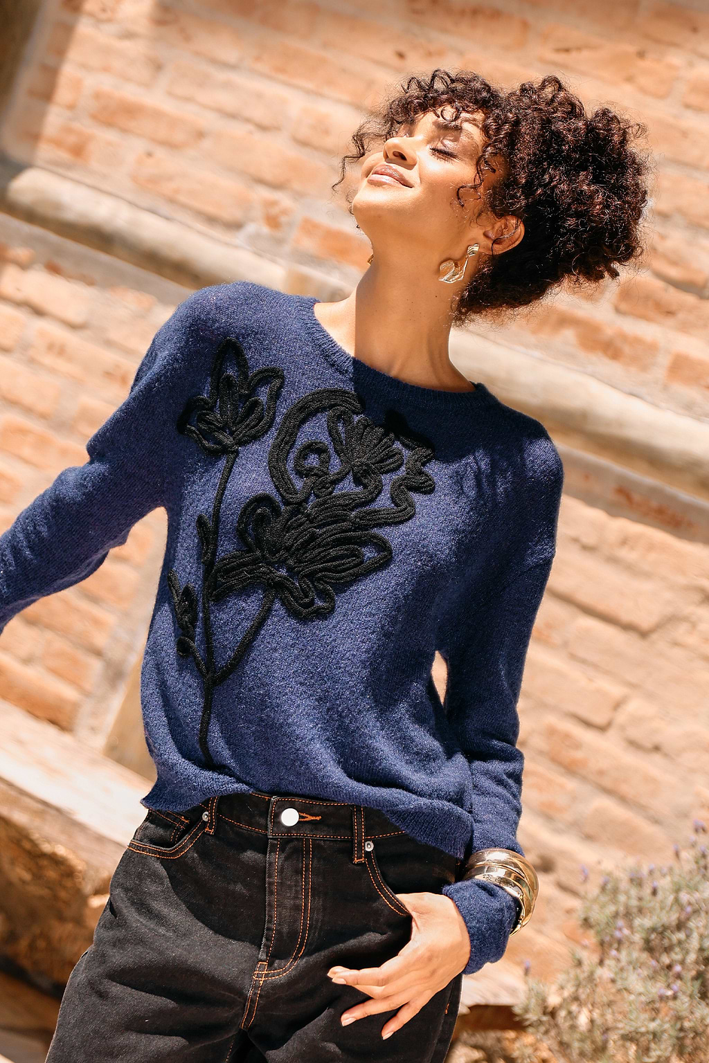 Top fleuri en tricot à col rond et manches longues