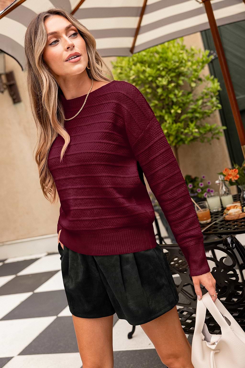 Pull rouge en tricot recyclé à col rond et manches longues