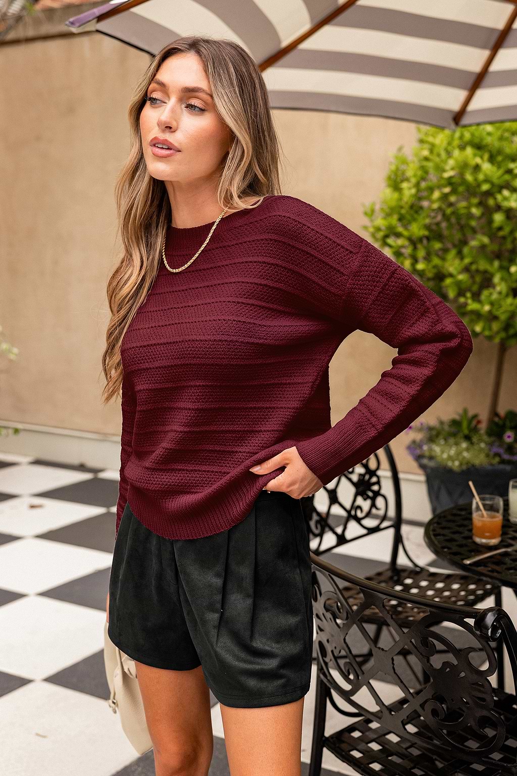 Pull rouge en tricot recyclé à col rond et manches longues