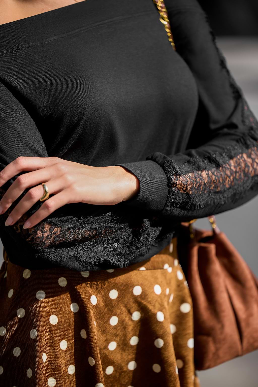 Top noir en tricot à épaules dénudées