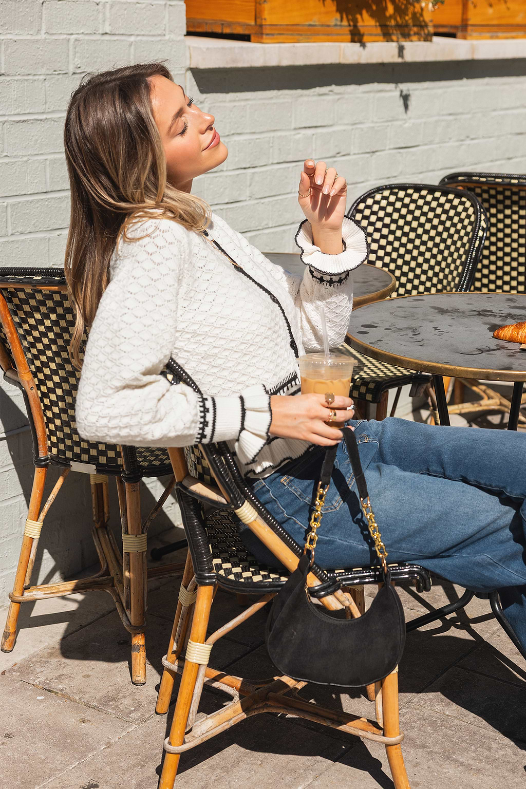 Cardigan beige con volant