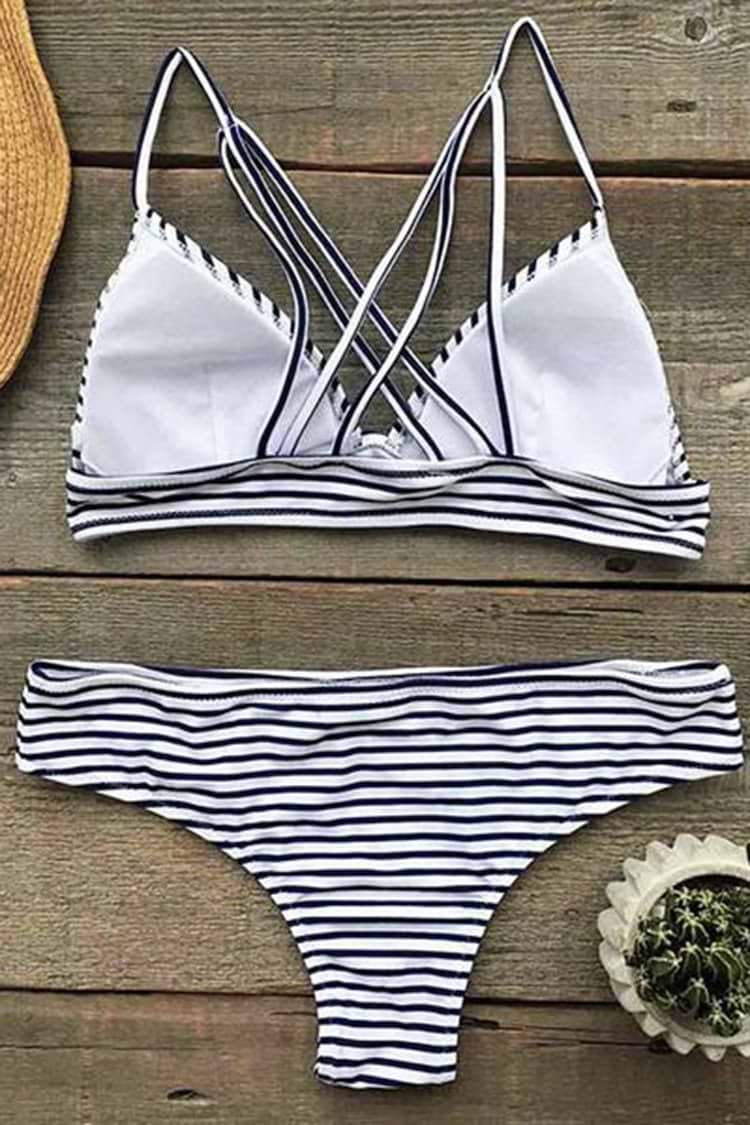 Bikini à rayures d'été