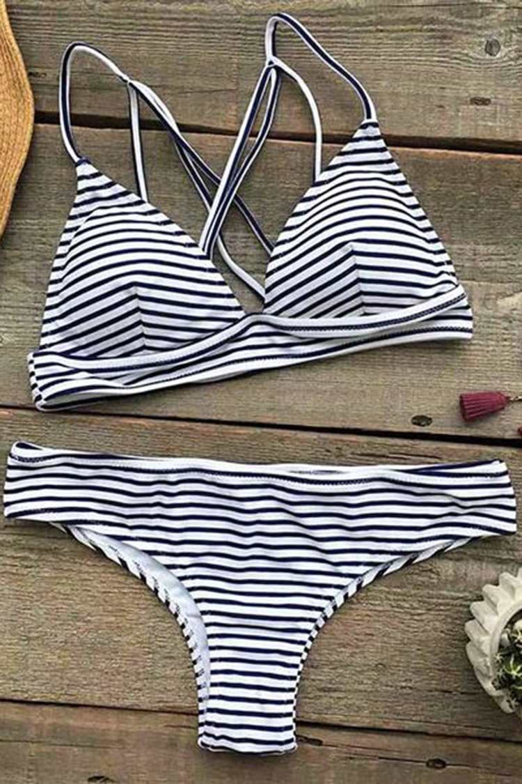 Bikini à rayures d'été