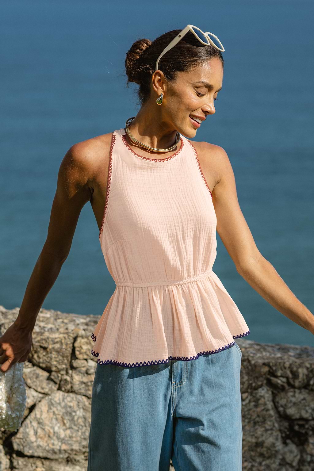 Top beige à péplum